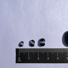 Load image into Gallery viewer, Jewellers&#39; Glass Pebbles - Orca Pod
